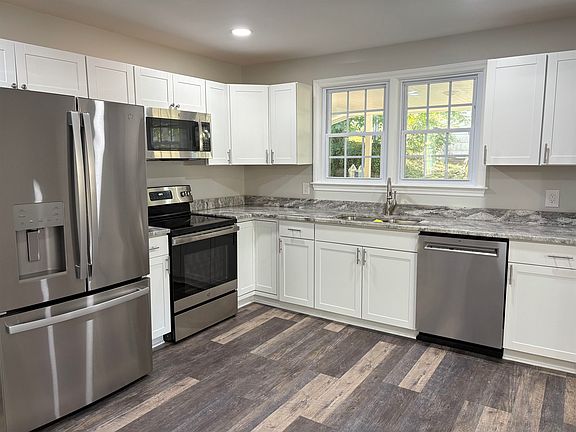 3rd image of 516 Pennwood Dr