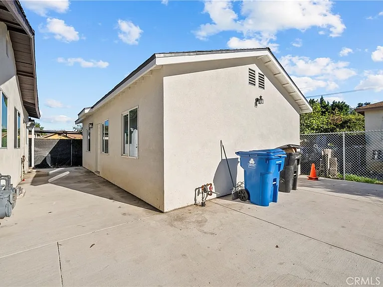 10556 Laurel Canyon Blvd — Photo 2