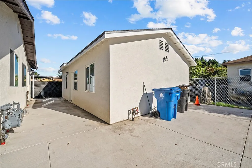 Building Photo - 10556 Laurel Canyon Blvd