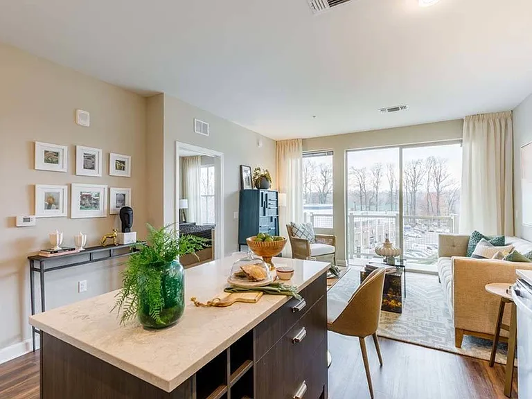 Whether you're leaving behind an empty nest, or just looking for more fun and social surroundings, Verso Founders Row has the perfect floor plan for you.