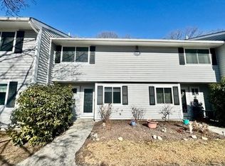 13 Beals Cove Rd APT E, Hingham, MA 02043