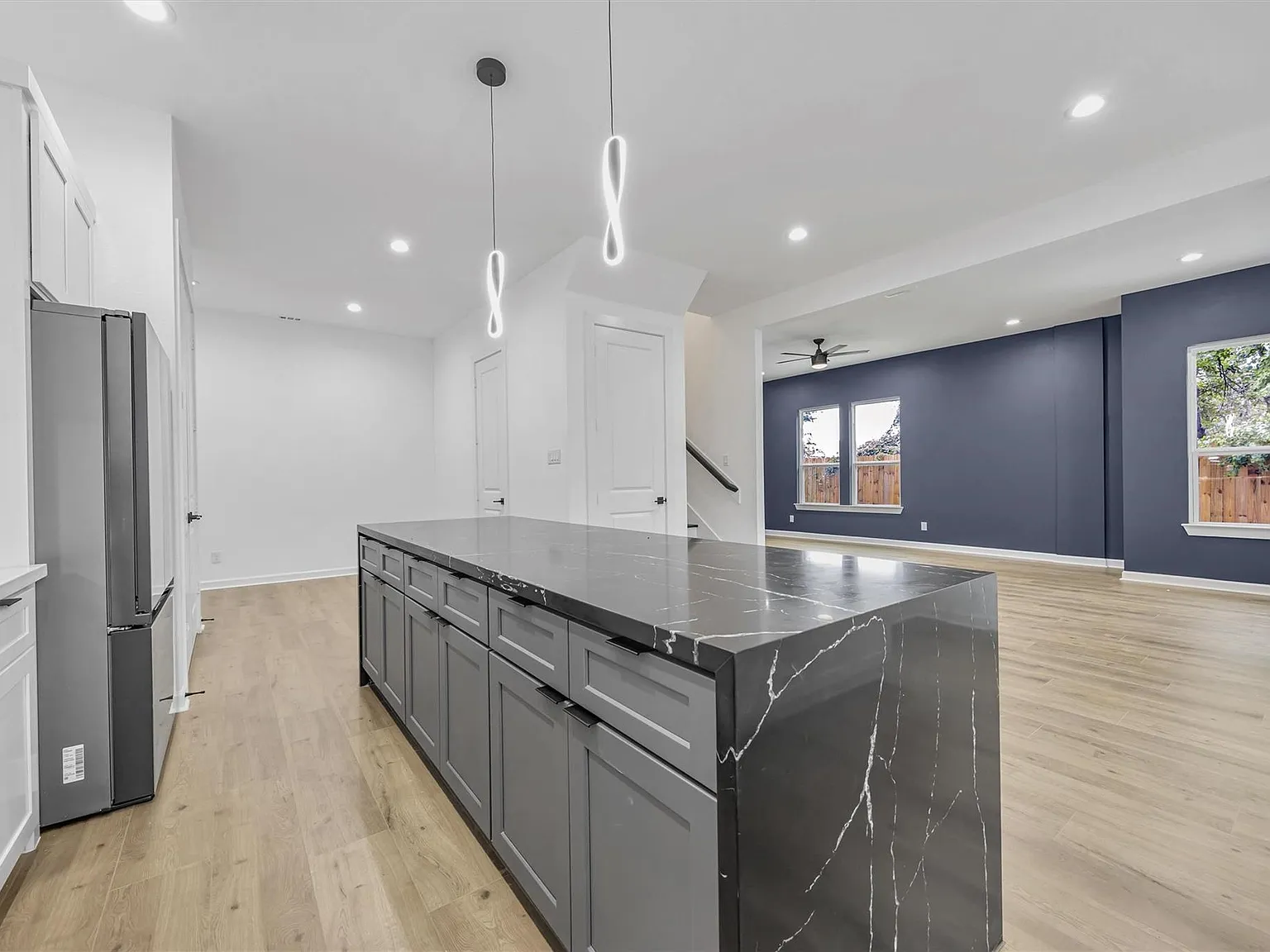3 bed, 2.5 bath, 1885 sqft, $2,025 — Photo 3