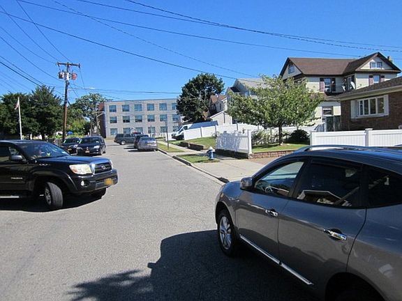 5th image of 42 Mansfield Ave
