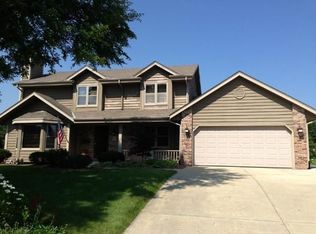 W147N6911 Woodland Dr, Menomonee Falls, WI 53051