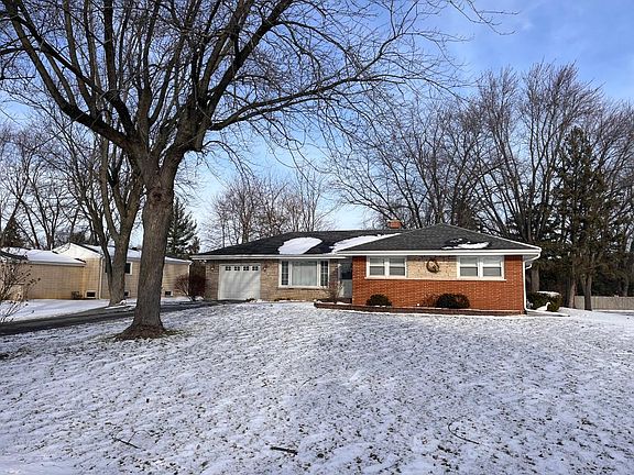 3rd image of 20W150 Pleasantdale Dr