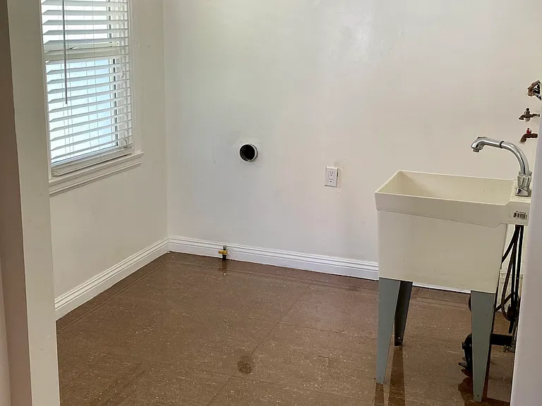 220 E Hellman Ave — Photo 20