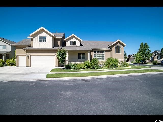 Exterior View 3 Car Garage