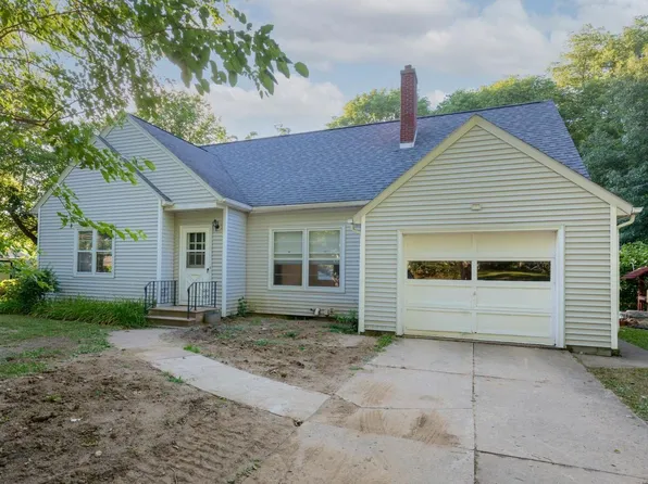 519 Eldora Rd, Hudson, IA 50643