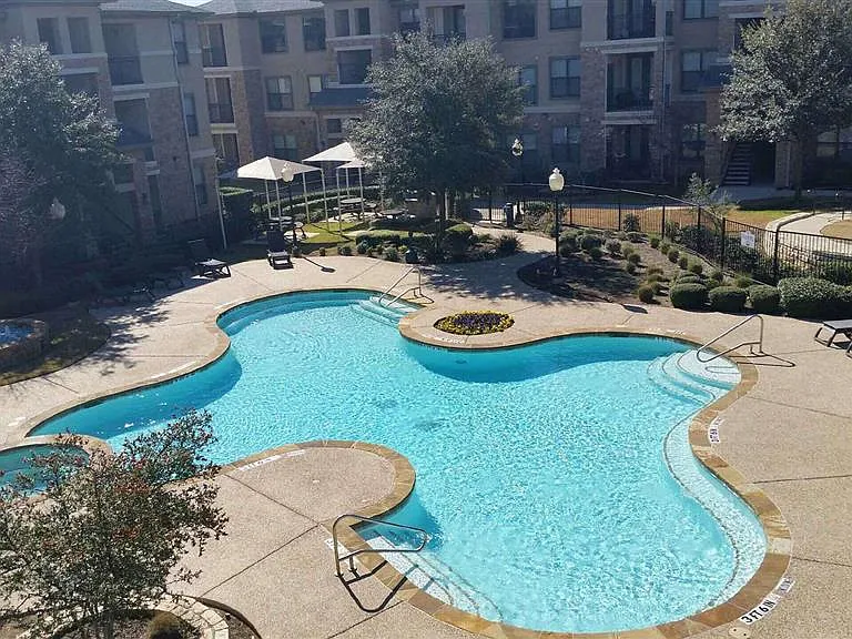 PECAN POINTE — Photo 13