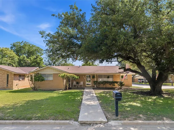 2410 14th St, Brownwood, TX 76801