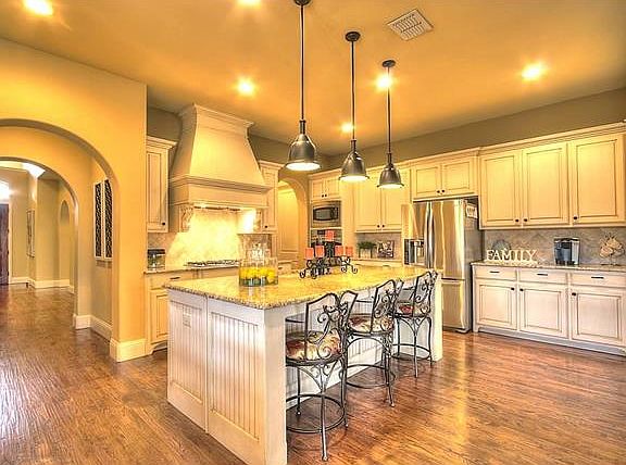 2nd image of 858 Blackwood Dr