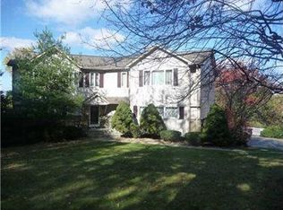 701 Pinoak Rd, Pittsburgh, PA 15243