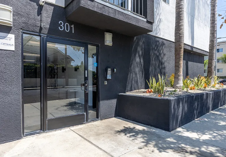 301 North Alvarado Street — Photo 4