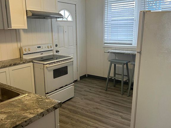 3rd image of 1323 Washington Ave