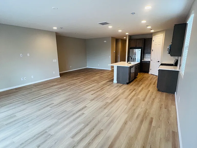 946 W Macaw Dr — Photo 6