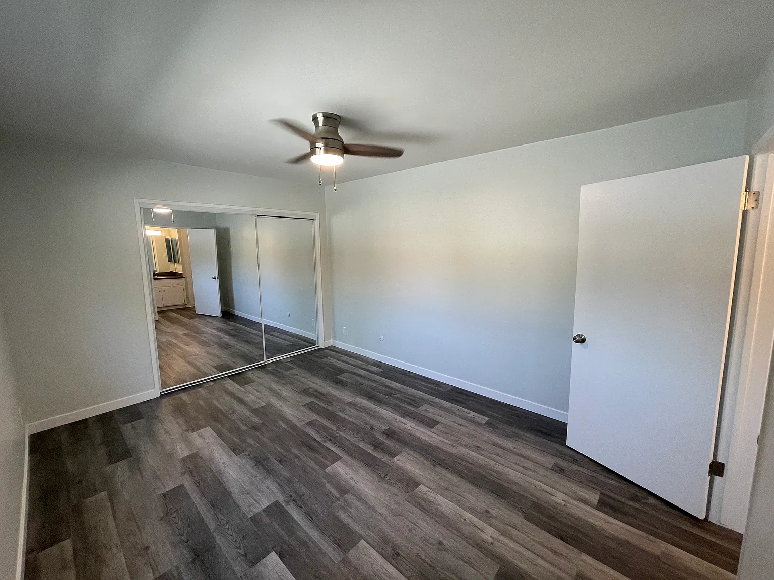 La Vannessa Apartments — Photo 4