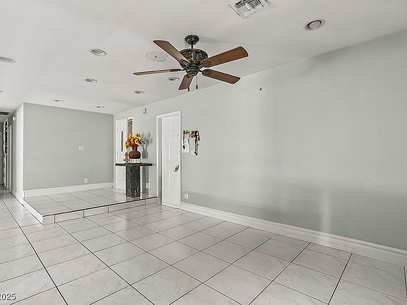 5th image of 3023 Chapala Dr