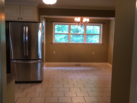 Dining nook & Quality refrig
