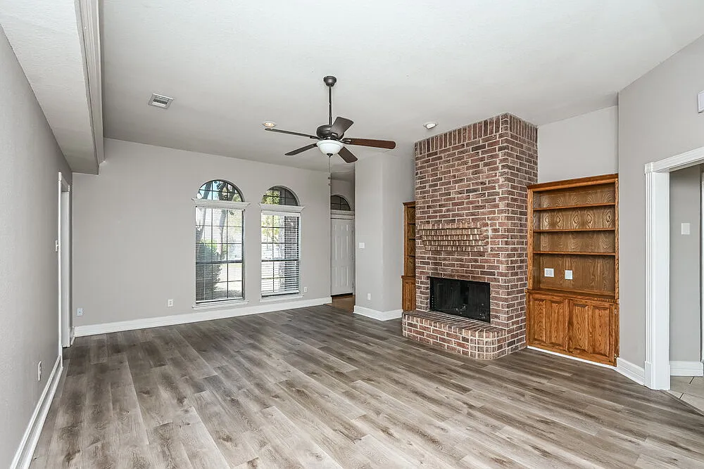 3 bed, 2.0 bath, 1710 sqft, $2,100 — Photo 3