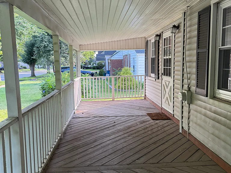 2261 Mountain Ave — Photo 4
