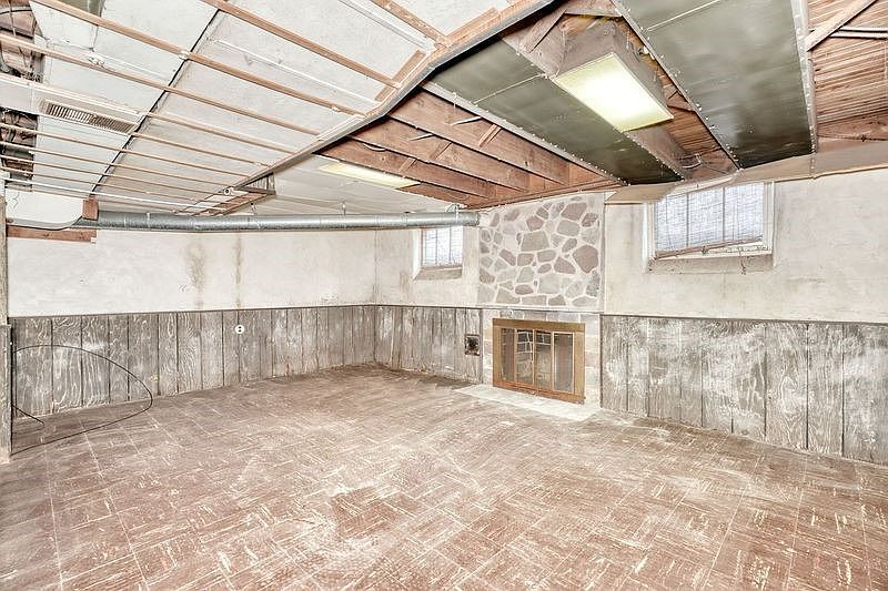 34th image of 262 Commodore Pkwy