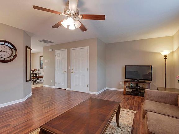 3rd image of 4826 Poplar Crest Way