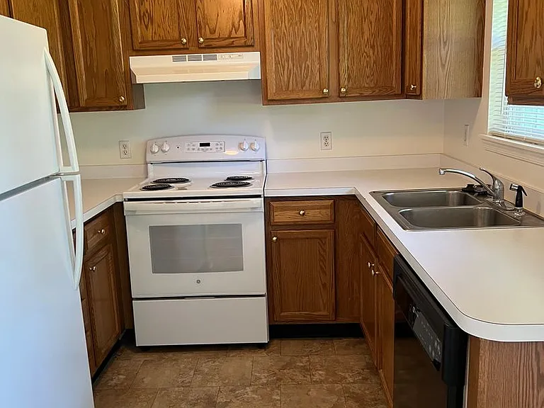9-12 Eastwick Ln — Photo 4