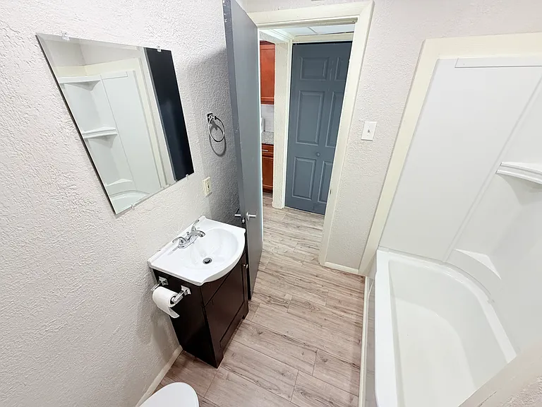 2820 Broadway Ave — Photo 7