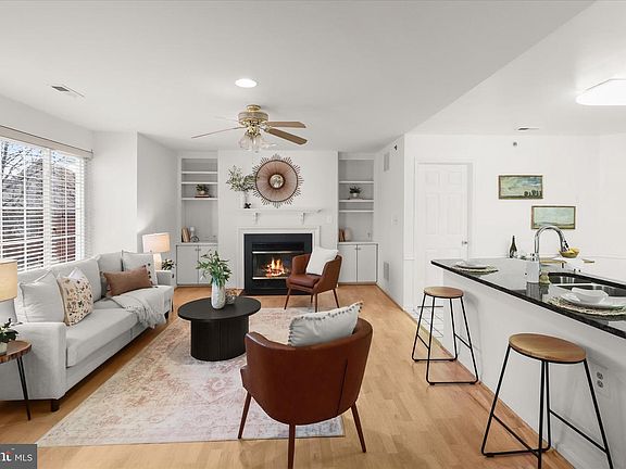 5th image of 413 Rockfleet Rd Unit 201