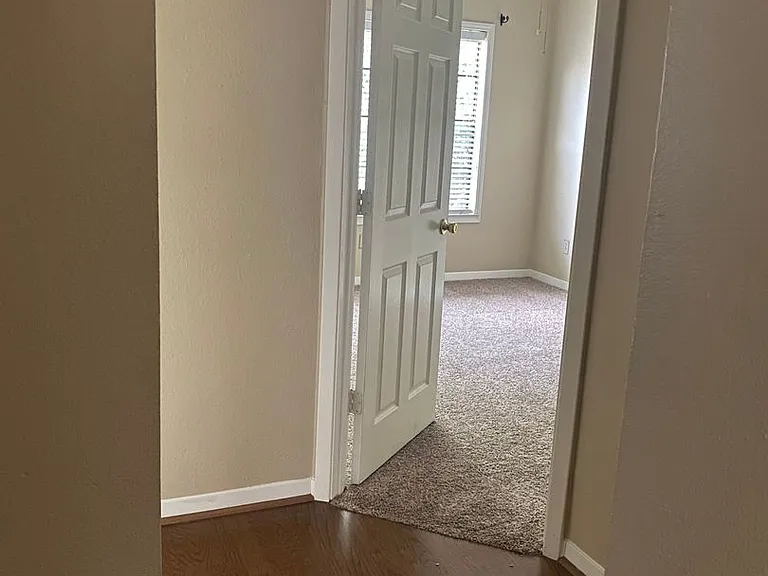 915 W 23rd St #105 — Photo 17