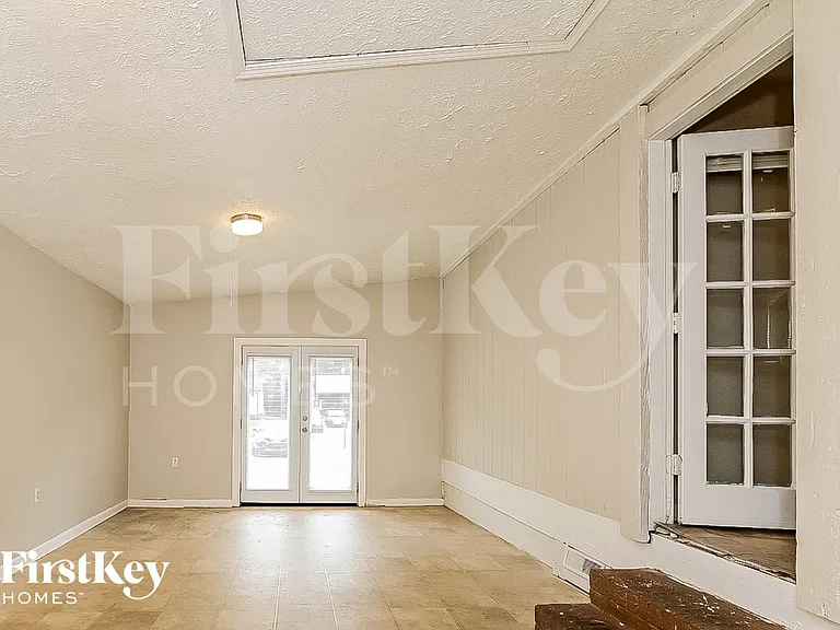 9075 Gatewood Dr — Photo 2