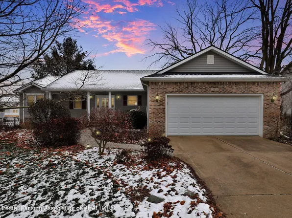 11876 Stone Bluff Dr, Grand Ledge, MI 48837