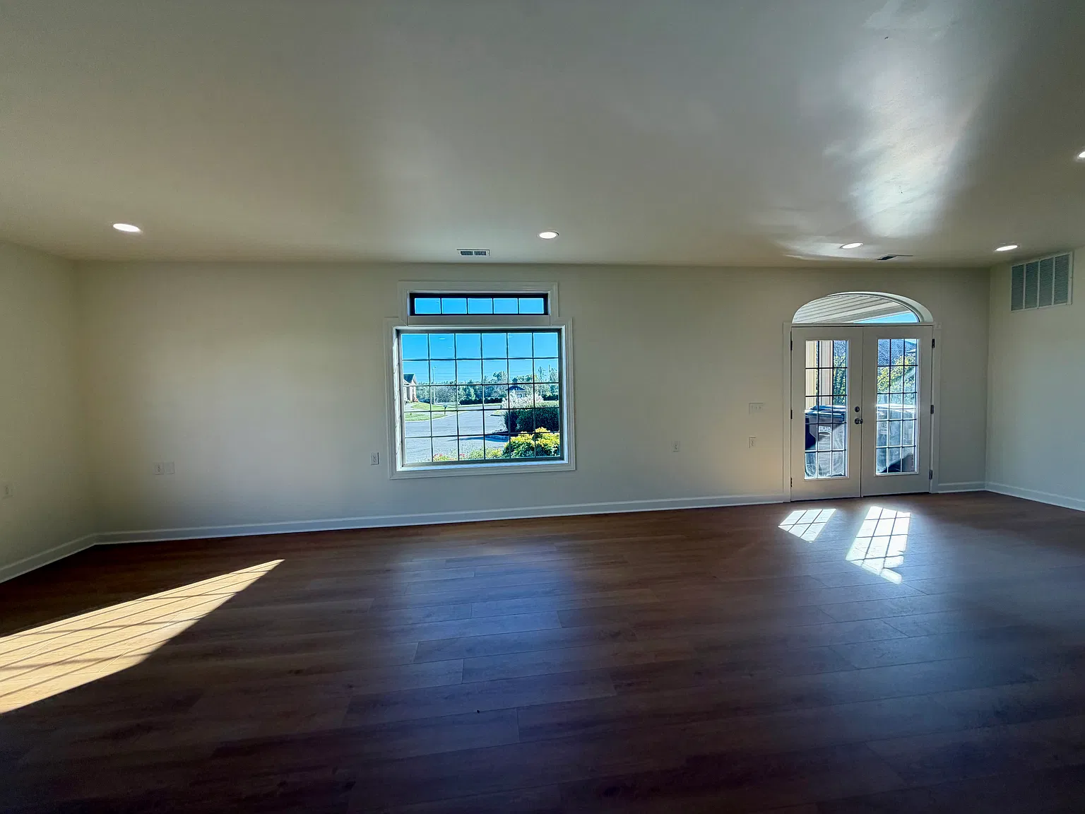 593 Regency Cir — Photo 4
