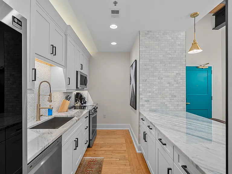 310 Arlington Ave #205 — Photo 5