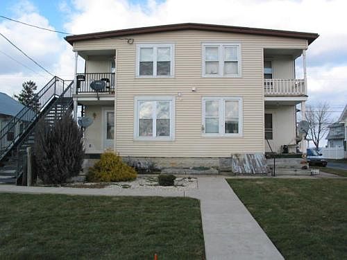 2nd image of 984 W Main St APT 2