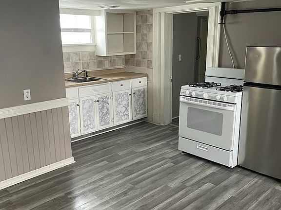 5th image of 201 N Van Buren St #6