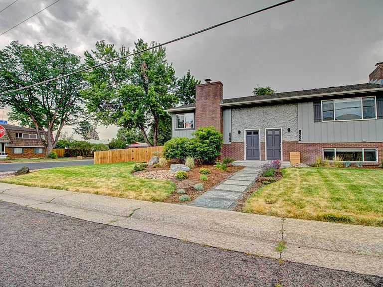 12020 W 63rd Pl — Photo 2