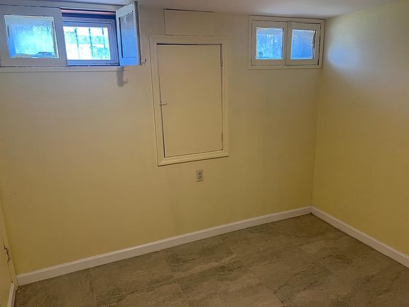 3rd image of 205-07 118th Ave #Basement