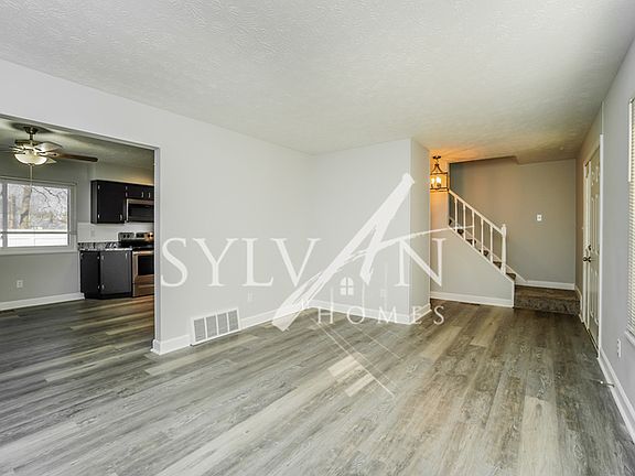 4th image of 587 Pickerington Hills Dr