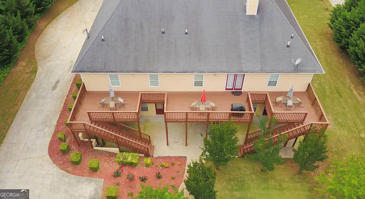 5 bed, 5.5 bath, 3200 sqft, $3,495 — Photo 2