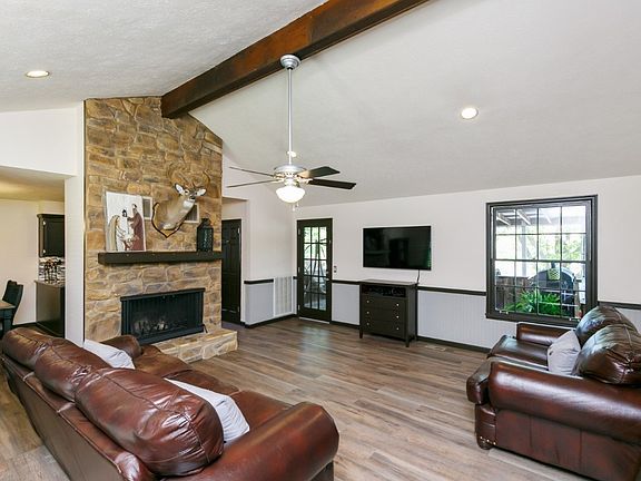 3rd image of 109 Hillwood Dr