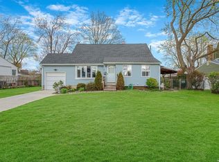 53 Rutledge St, Brentwood, NY 11717