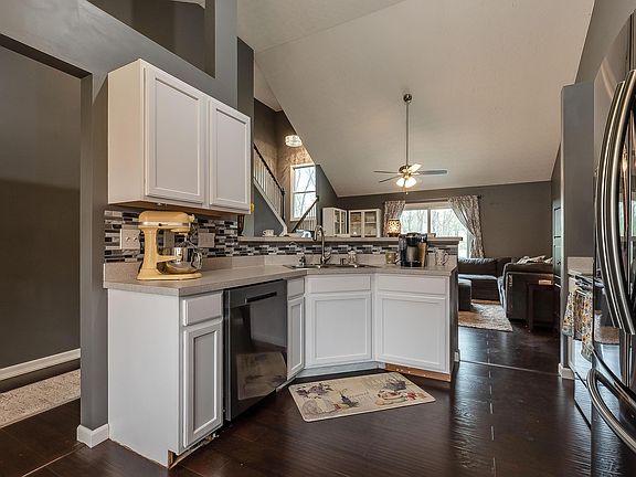 2nd image of 704 Windmill Ct