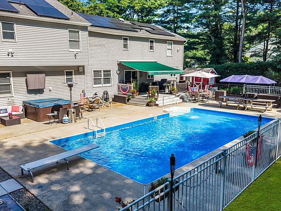 5th image of 4 Crestview Court