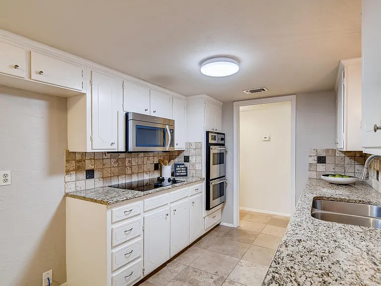 1724 Westridge Dr — Photo 11