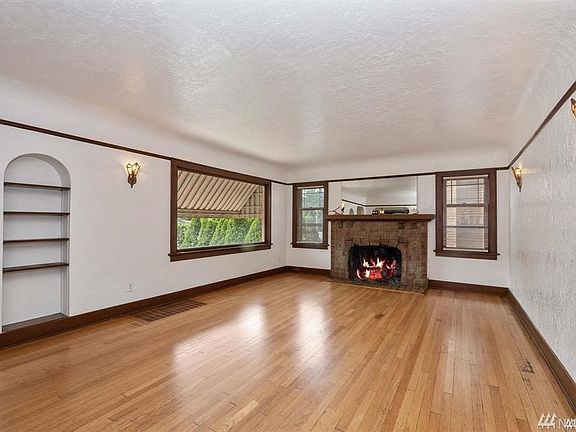 2nd image of 2312 Burwell St