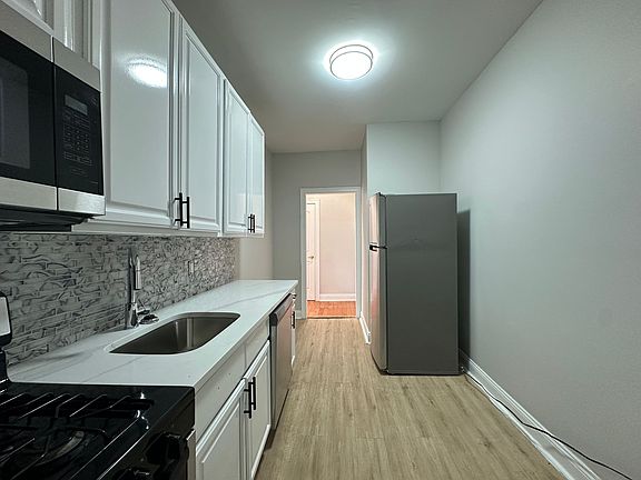 3rd image of 126 Corbin Ave APT 304