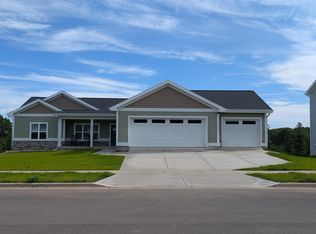 325 Elizabeth Cir, Brooklyn, WI 53521