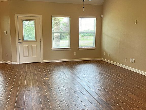 3rd image of 9723 Highland Pointe Dr