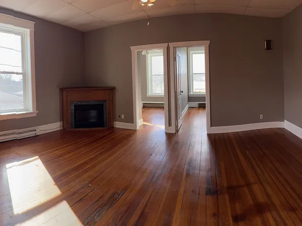 111 Spring St, Cambridge, WI 53523